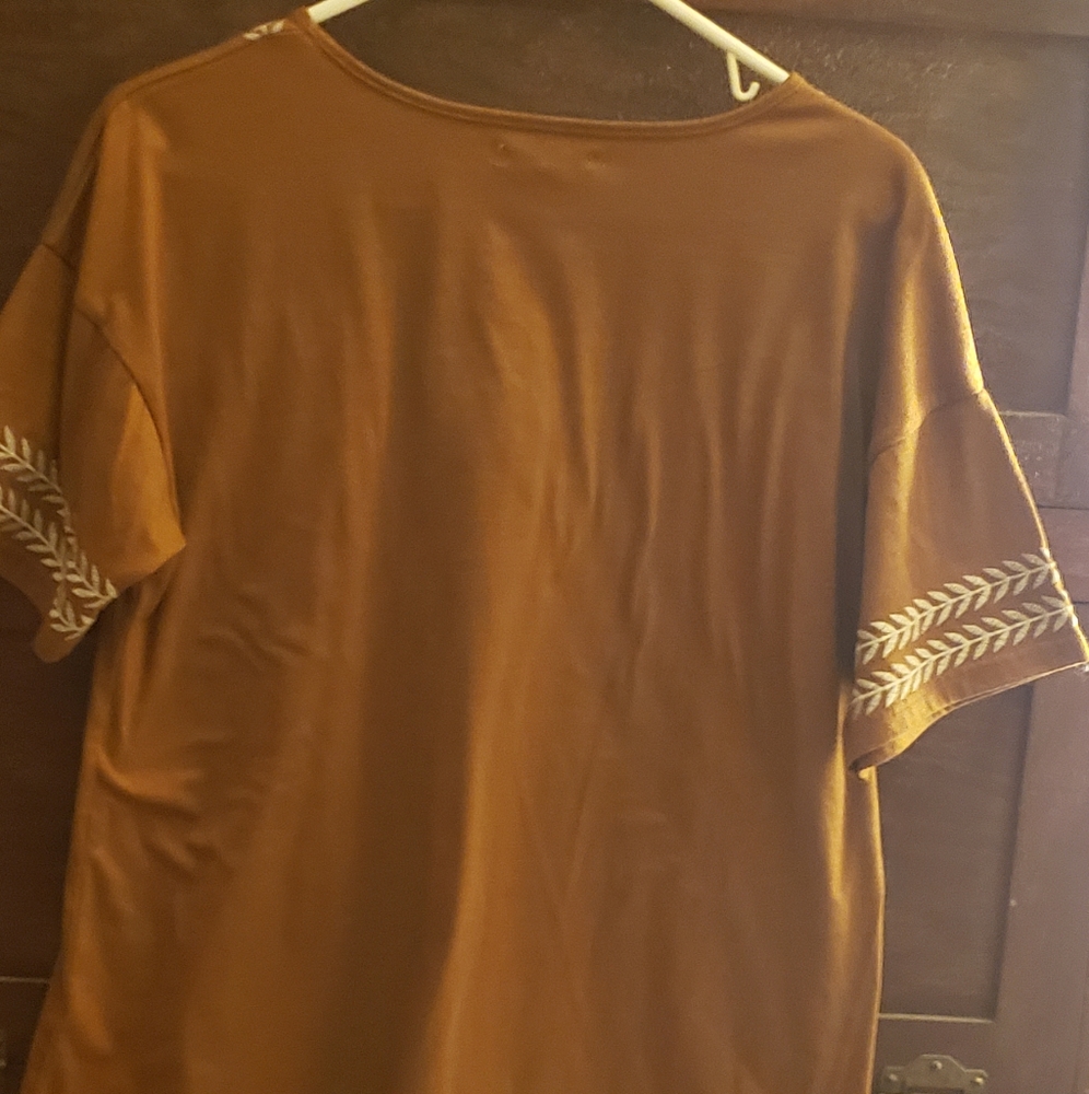 Womens tshirt. - Picture 3 of 3